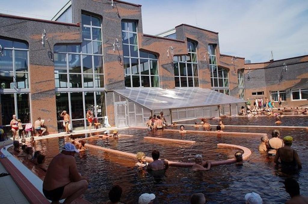 Gasthof Laci Betyár Hajdúszoboszló Esterno foto